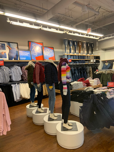 Clothing Store «Gap Factory Store», reviews and photos, 400 Fulton St, Brooklyn, NY 11201, USA