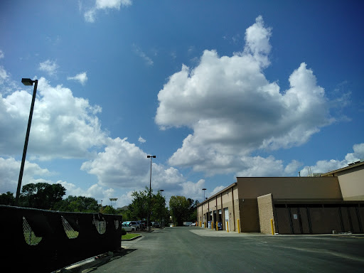 RV Storage Facility «U-Haul Moving & Storage at Clairmont Rd», reviews and photos, 2885 Clairmont Rd, Atlanta, GA 30329, USA