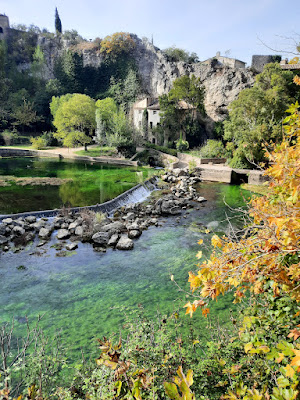 Point de vue sur la Sorgue à Fontaine-de-Vaucluse