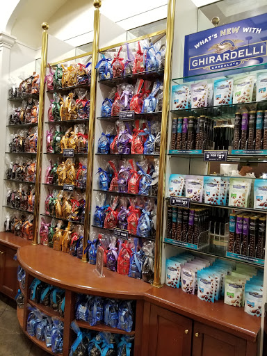 Chocolate Shop «Ghirardelli Ice Cream and Chocolate Shop», reviews and photos, 830 N Michigan Ave, Chicago, IL 60611, USA