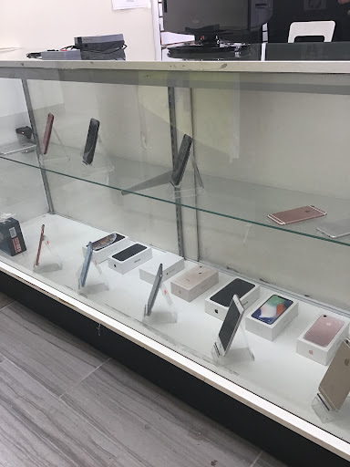 Phone Repair Service «A1 Wireless Cell Phone Repair Center», reviews and photos, 3603 Marvin D Love Fwy #400, Dallas, TX 75224, USA