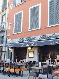 Atmosphère du Pizzeria Le Petit Rocher à Grenoble - n°1