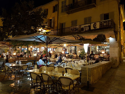 Café des Arcades à Valbonne