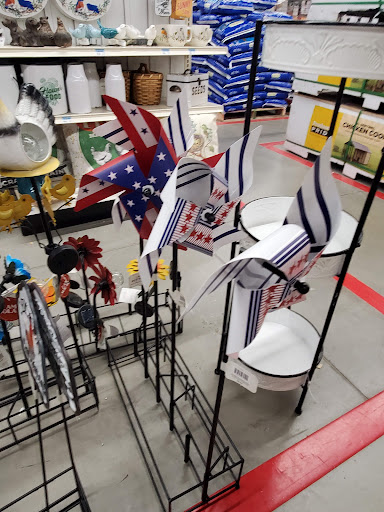 Home Improvement Store «Tractor Supply Co.», reviews and photos, 8135 Brookville Rd, Indianapolis, IN 46239, USA