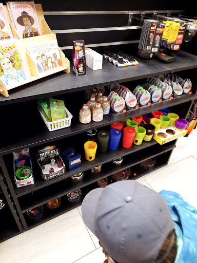 Tobacco Shop «Tundra Smoke Shop», reviews and photos, 2719 S Oneida St, Green Bay, WI 54304, USA