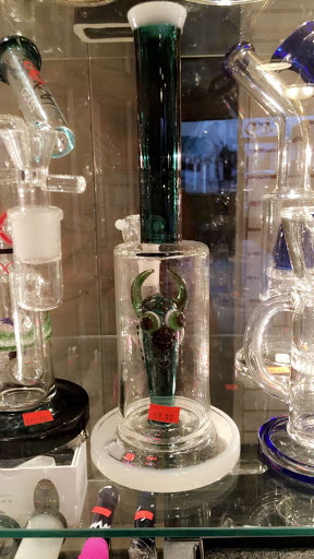 Tobacco Shop «Highway 420 Smoke Shop», reviews and photos, 1480 Southfield Rd, Lincoln Park, MI 48146, USA