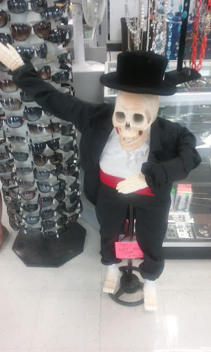 Thrift Store «Goodwill Retail Store of Lake St. Louis», reviews and photos, 913 Robert Raymond Dr, Lake St Louis, MO 63367, USA