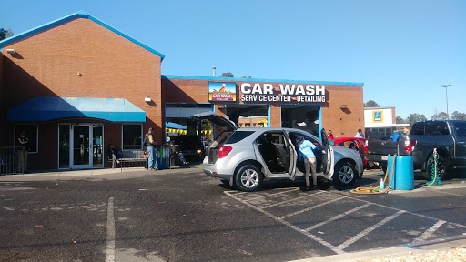 Squeaky's Car Wash and Service Center in Suwanee