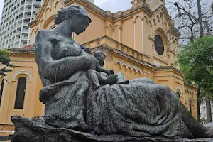 Black Mother statue image