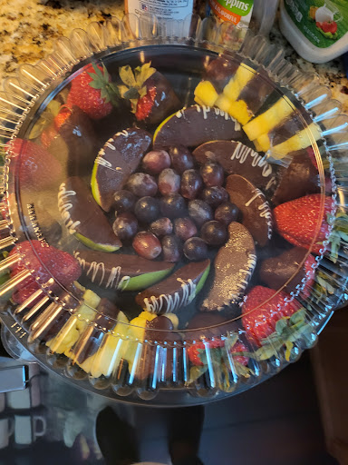 Gift Shop «Edible Arrangements - Brookwood Marketplace, Suwanee, GA», reviews and photos, 2631 Peachtree Pkwy Suite 535, Suwanee, GA 30024, USA