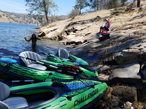 Sporting Goods Store «Big 5 Sporting Goods - Fresno (Shaw)», reviews and photos, 3022 W Shaw Ave, Fresno, CA 93711, USA