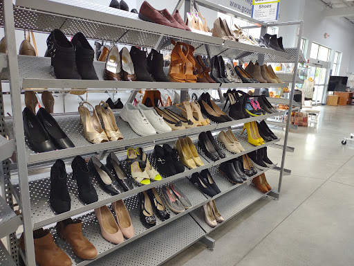 Thrift Store «Goodwill Warwick Retail Store», reviews and photos, 11061 Warwick Blvd, Newport News, VA 23601, USA