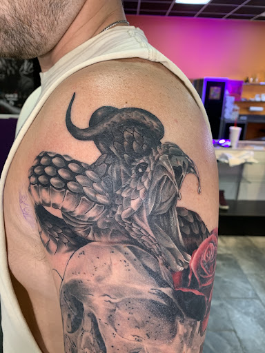 Tattoo Shop «Black Heart Tattoo», reviews and photos, 1926 Hudson Bridge Rd, Stockbridge, GA 30281, USA