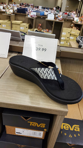 Shoe Store «DSW Designer Shoe Warehouse», reviews and photos, 60 NJ-17, Paramus, NJ 07652, USA