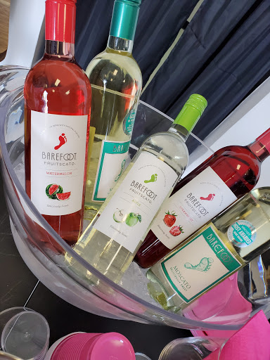 Beauty Salon «CHOP SHOP SALON», reviews and photos, 29827 W Nine Mile Rd, Farmington Hills, MI 48336, USA