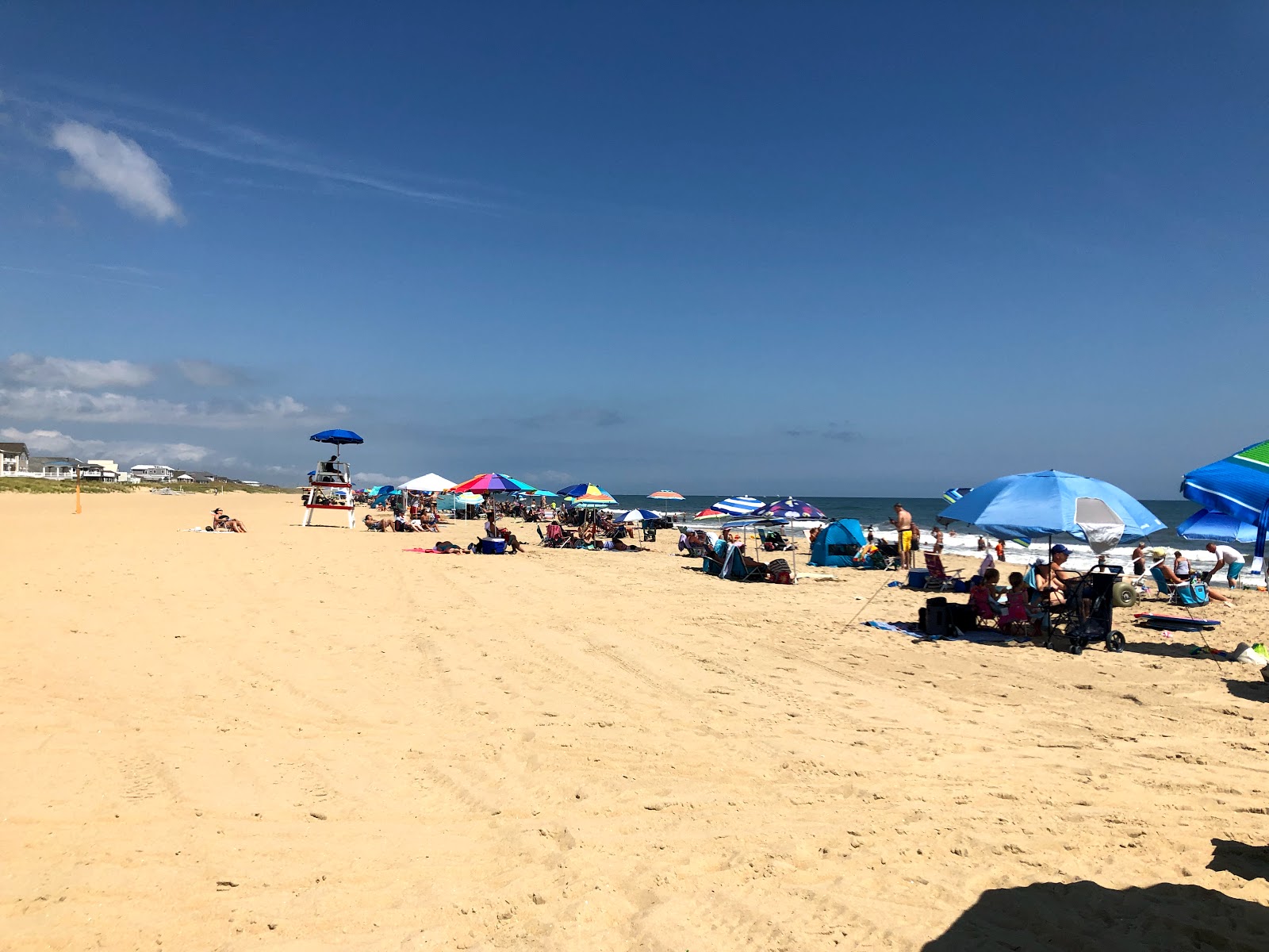 Φωτογραφία του Sandbridge Beach παροχές περιοχής