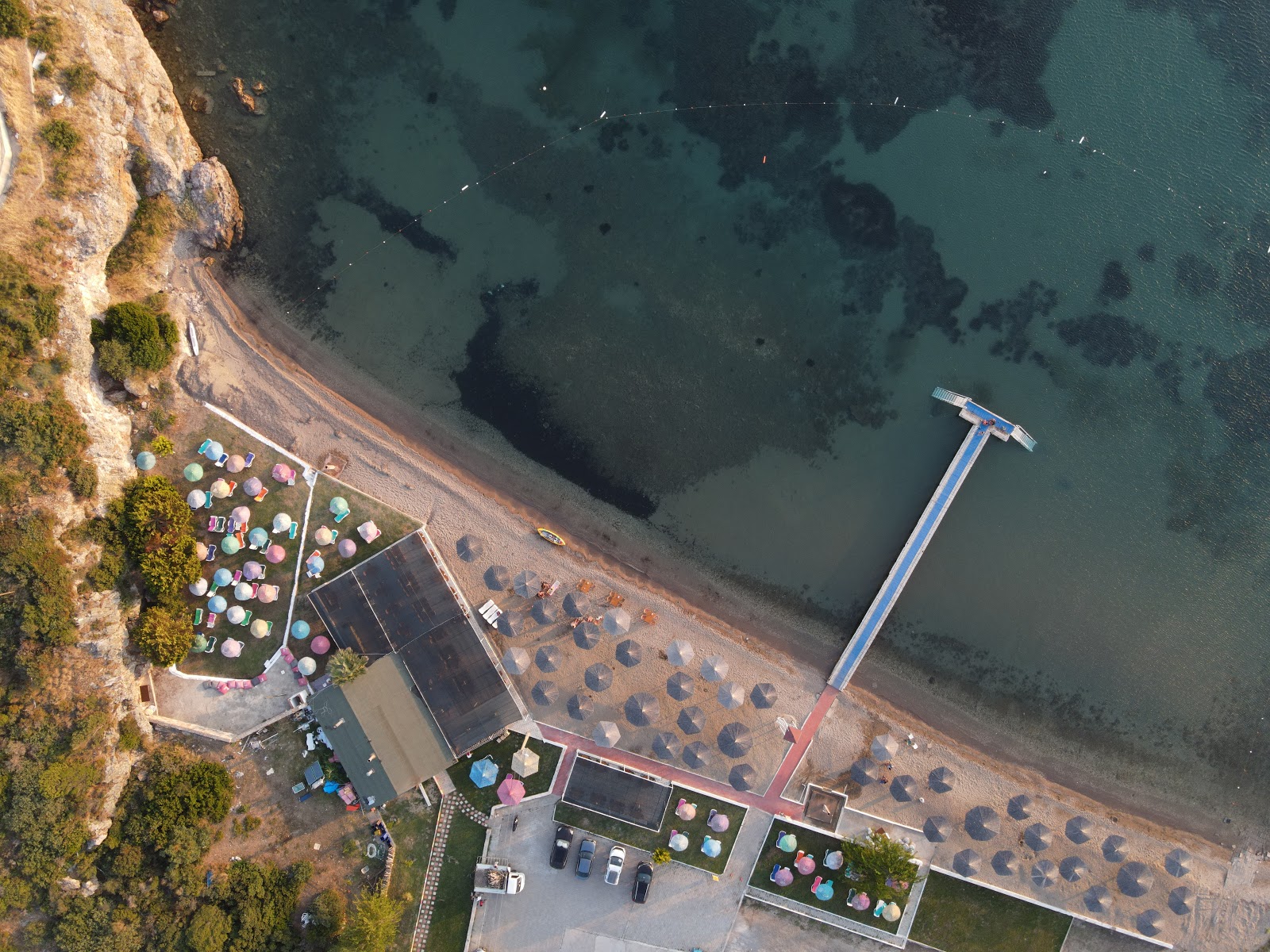 Tilki Koyu beach'in fotoğrafı ve yerleşim