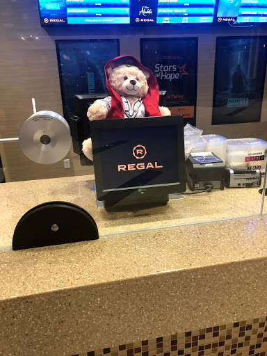 Movie Theater «Regal Cinemas Moorestown Mall 12 & RPX», reviews and photos, 400 NJ-38, Moorestown, NJ 08057, USA