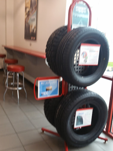 Tire Shop «Discount Tire Store - Oak Lawn, IL», reviews and photos, 6635 95th St, Oak Lawn, IL 60453, USA