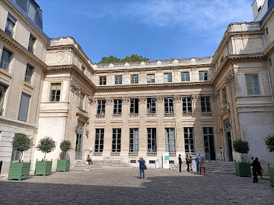 Ministère de l'éducation nationale Hôtel de Rochechouart à Paris
