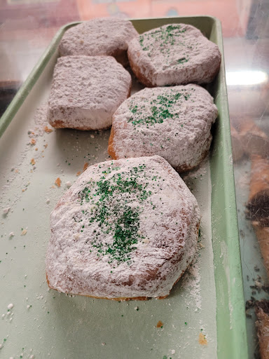 Dessert Shop «Honey Creme Donut Shop», reviews and photos, 514 Vincennes St, New Albany, IN 47150, USA