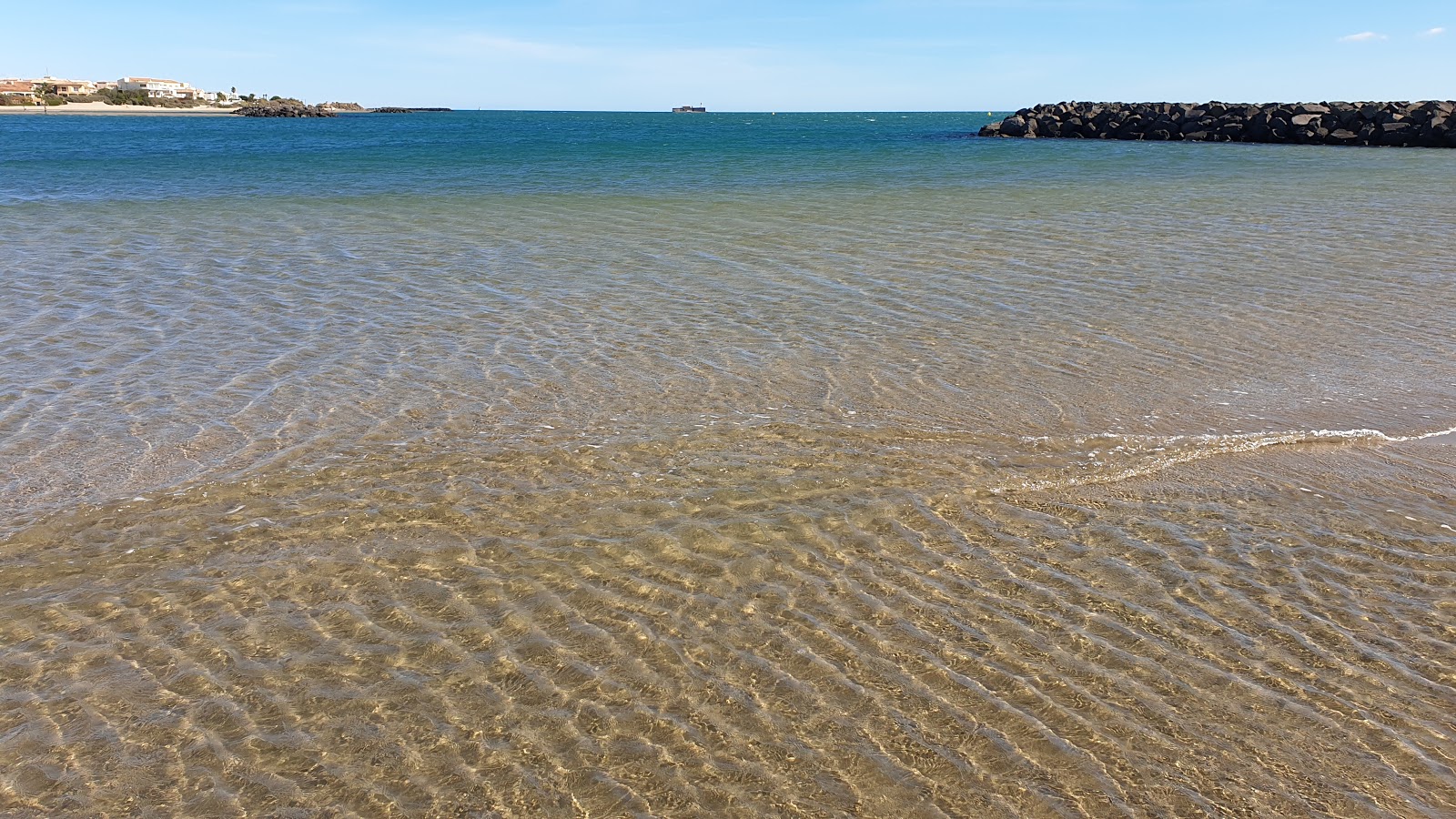 Photo de Baie de l'Amitié beach avec plusieurs baies longues