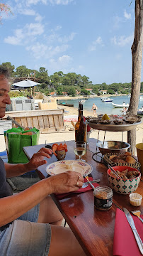 Plats et boissons du Bar-restaurant à huîtres Emile et une huître à Lège-Cap-Ferret - n°20