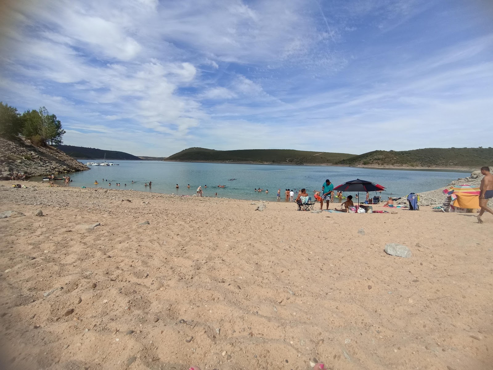 Playa Fluvial de Ricobayo'in fotoğrafı ve yerleşim