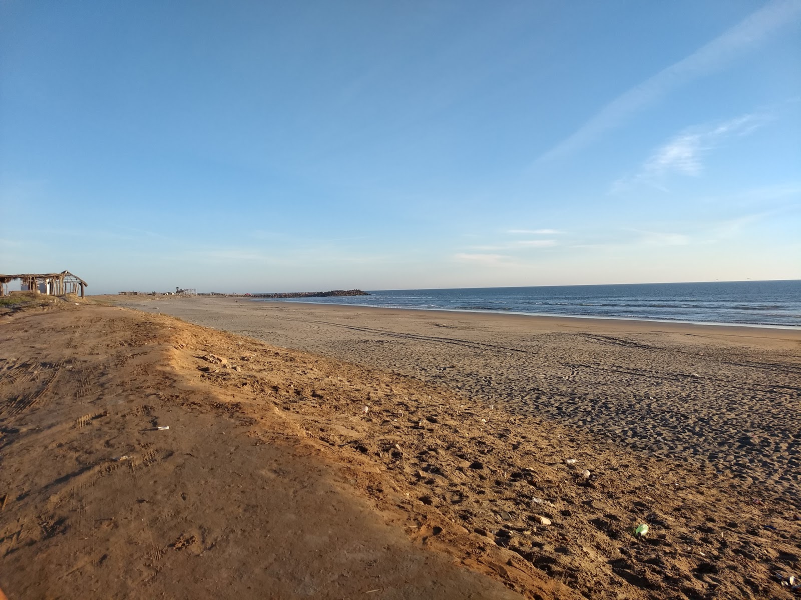 Zdjęcie Ponce beach z powierzchnią jasny piasek