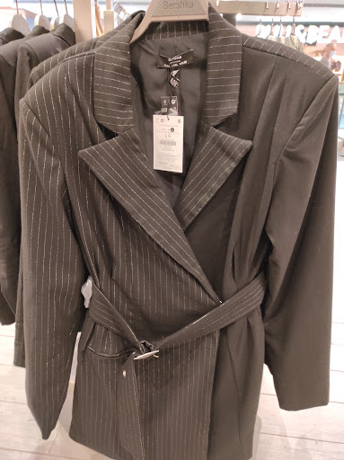 Stores to buy women's coats Antalya