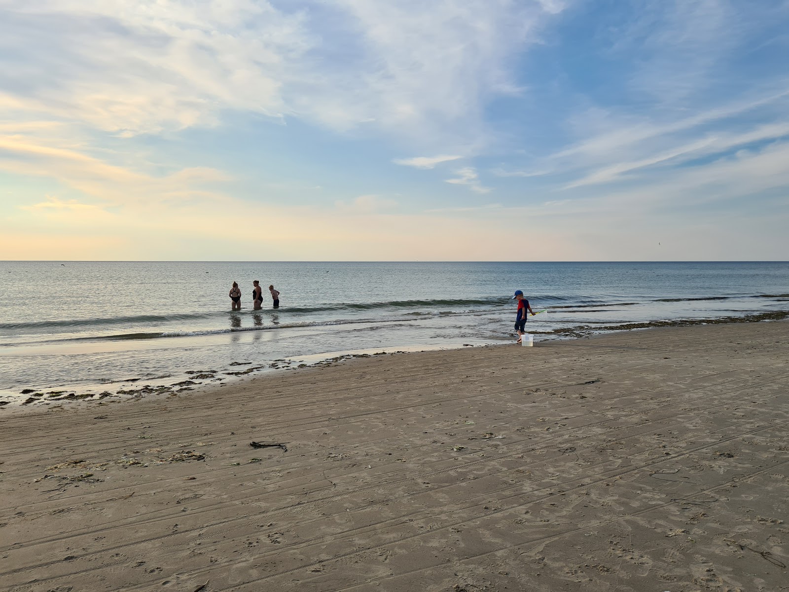 Gronhoj Beach的照片 带有碧绿色纯水表面
