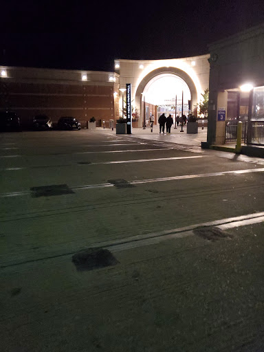 Movie Theater «AMC DINE-IN Menlo Park 12», reviews and photos, 55 Parsonage Rd #390, Edison, NJ 08837, USA