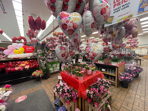 Grocery Store «Schnucks», reviews and photos, 1160 Shackelford Rd, Florissant, MO 63031, USA