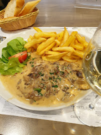 Sauce aux champignons du Restaurant de cuisine traditionnelle L'embarcadère Restaurant à Cabourg - n°7