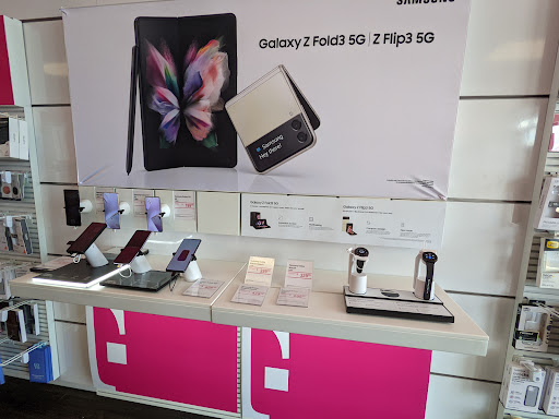 Cell Phone Store «T-Mobile», reviews and photos, 2431 US-1, North Brunswick Township, NJ 08902, USA