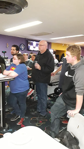 Bowling Alley «Crest Hill Lanes & Keglers Sportsbar and Grill», reviews and photos, 905 Theodore St, Crest Hill, IL 60403, USA