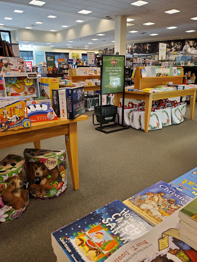 Book Store «Barnes & Noble», reviews and photos, 5101 Main St, Williamsburg, VA 23188, USA