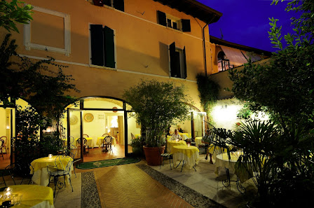 Hotel San Filis Via Guglielmo Marconi, 5, 25010 San Felice del Benaco BS, Italia