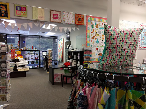 Wandering Stitches Quilting Studio, 5818 Hoffner Ave #905, Orlando, FL 32822, USA, 