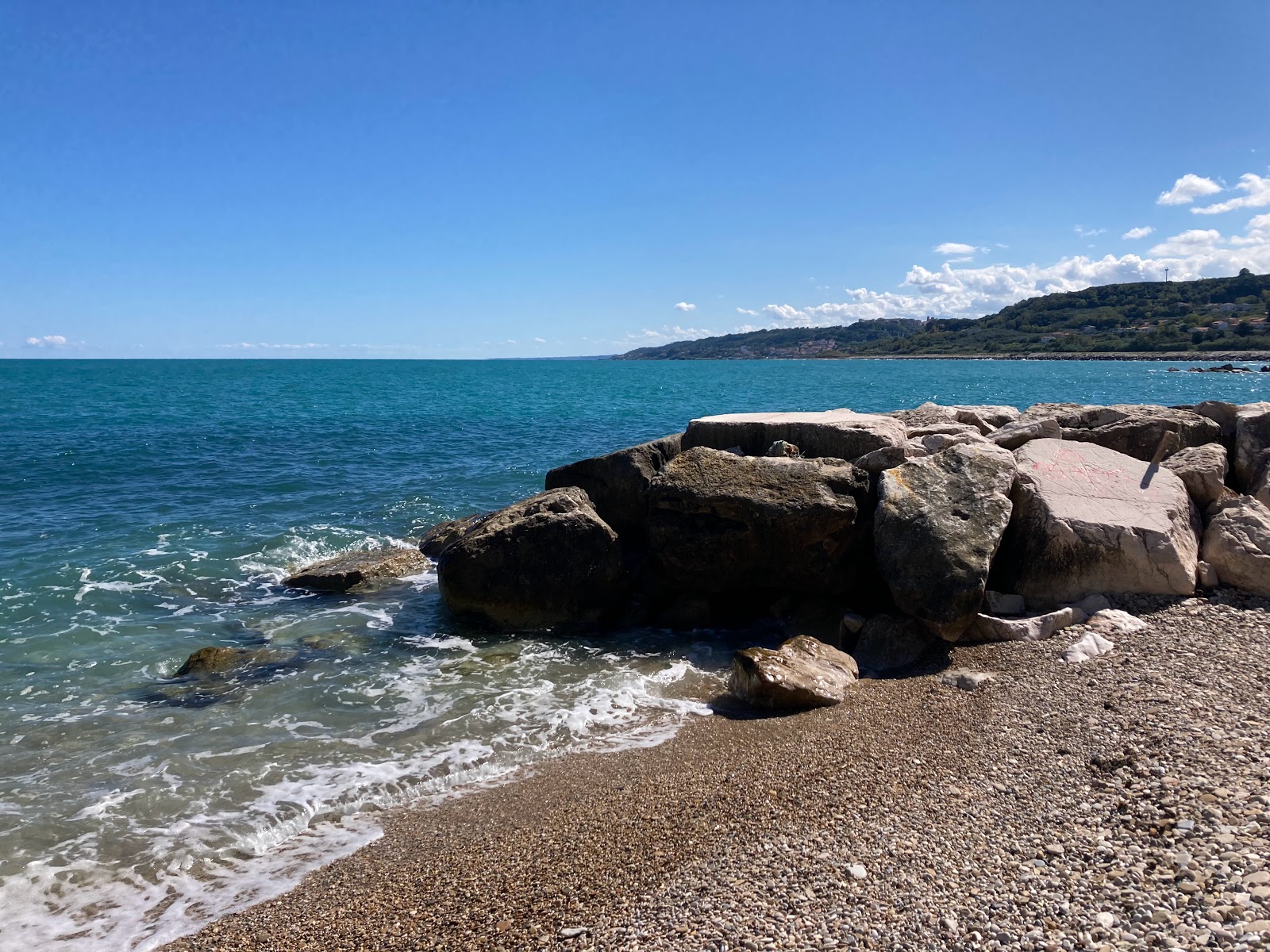 Fotografie cu Spiaggia di Punta Acquabella și așezarea