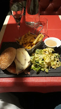 Hamburger du Restaurant français Le Moulignon à Saint-Fargeau-Ponthierry - n°8