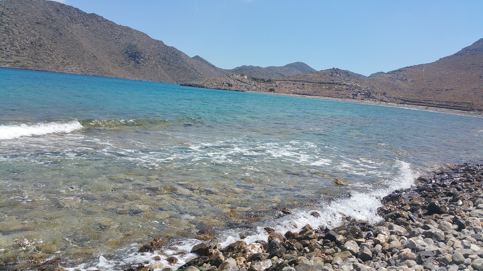 Foto de Tristomo beach com água cristalina superfície