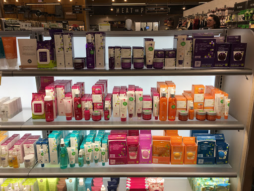 Grocery Store «Whole Foods Market», reviews and photos, 3201 N Ashland Ave, Chicago, IL 60657, USA