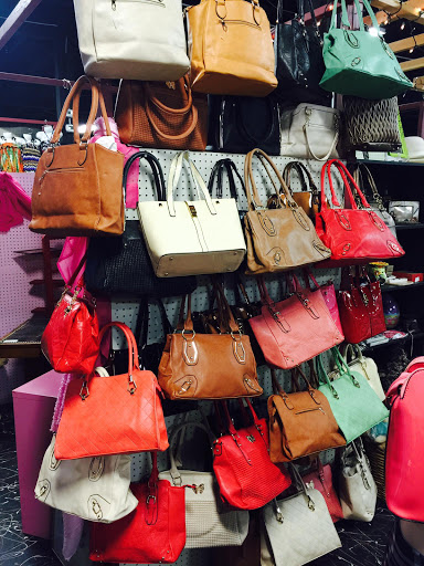 Flea Market «Springfield Flea Market & Gifts», reviews and photos, 1325 E Trafficway St, Springfield, MO 65802, USA