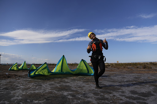 Hot School - Kitesurf - Foil - SUP - Windsurf