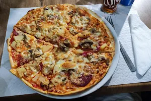 La Pizza image