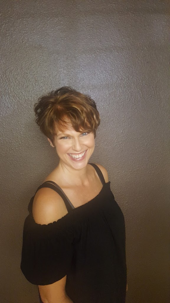 Shellies Hair Design 98944