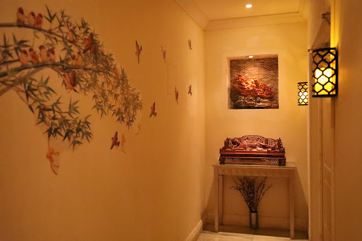 Massage Therapist «Golden Foot Massage & Spa», reviews and photos, 2500 Douglas Rd, Coral Gables, FL 33134, USA