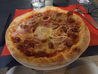 Pizza du Restaurant italien La Dolce Vita ~ Ristorante&Pizzeria / St Clair du Rhône à Saint-Clair-du-Rhône - n°15