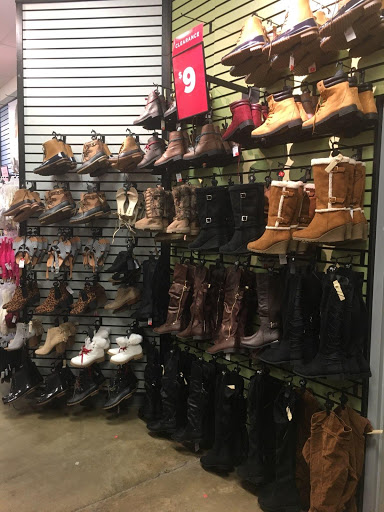 Clothing Store «rue21», reviews and photos, 3404 Fairlane Dr, Allen Park, MI 48101, USA